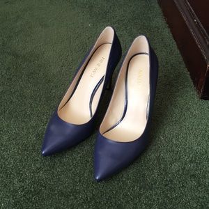 NEW Nine West Navy pointy toe pumps
